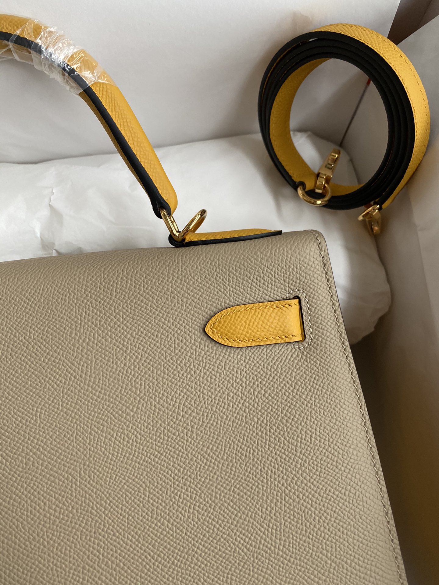 Hermes Kelly 28cm Handbag Shoulder Bag in Trench Yellow Amber Epsom Leather